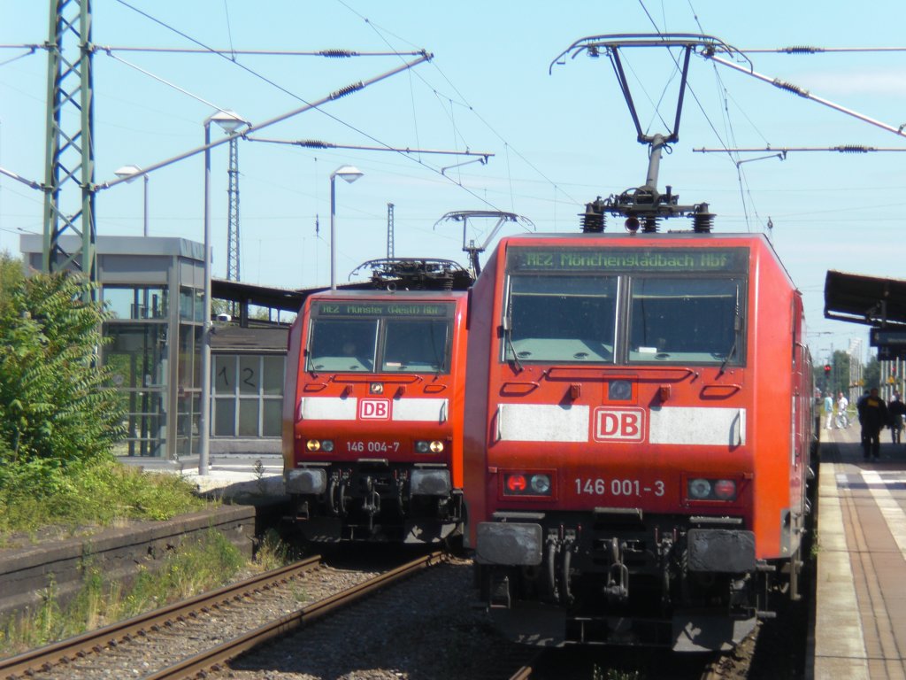 Am 13.6.2009 begegnen sich 146 001-3 mit dem RE nach Mnchengladbach Hbf (rechts) und 146 004-7 mit dem RE nach Mnster (Westf.) in Viersen.
