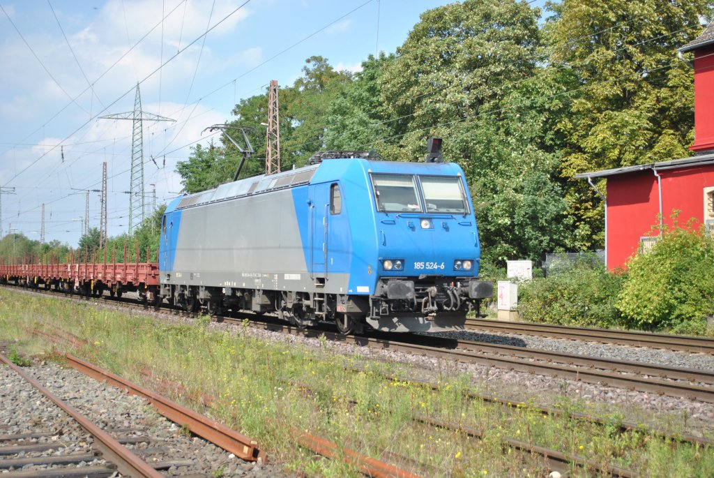 Am 17.8.2011 zieht 185 524-6 einen Gterzug durch Ratingen-Lintorf.