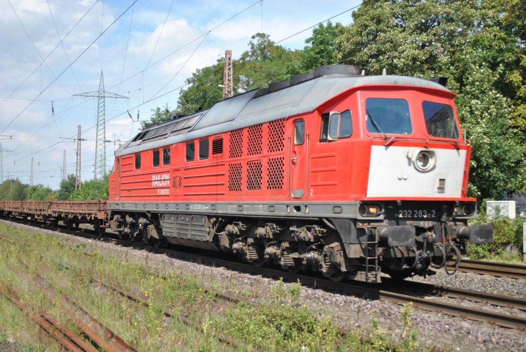 Am 17.8.2011 zieht 232 283-2 einen Gterzug durch Ratingen-Lintorf.