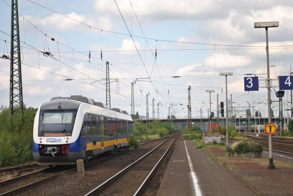 Am 21.6.2011 verlsst VT567 Rheinhausen als RB31 nach Duisburg Hbf.