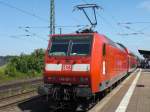Am 13.6.2009 steht 146 001-3 mit dem RE2 nach Mnchengladbach Hbf in Viersen und wartet auf den Gegenzug.