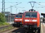 DB Regio AG/141418/am-1362009-begegnen-sich-146-001-3 Am 13.6.2009 begegnen sich 146 001-3 mit dem RE nach Mnchengladbach Hbf (rechts) und 146 004-7 mit dem RE nach Mnster (Westf.) in Viersen.