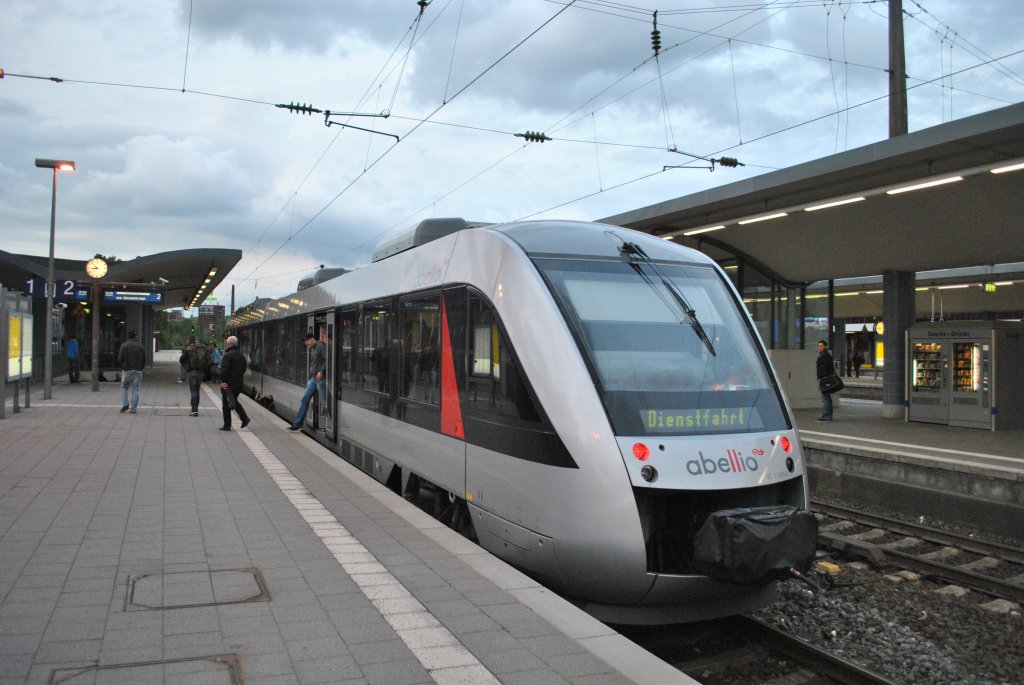 Am 15.5.2011 steht VT 11 001-1 in Bochum Hbf.
