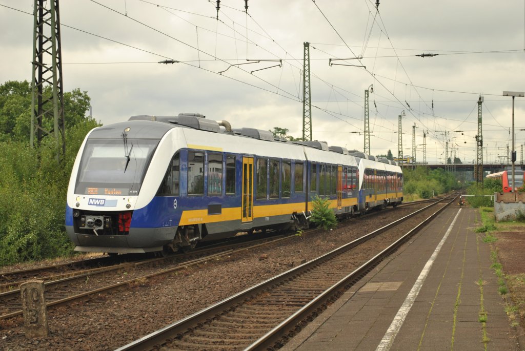 Am 20.6.2011 fährt VT578 und VT567 als RB31 nach Xanten in Rheinhausen ein.