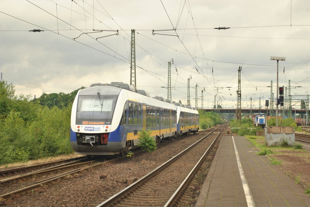Am 20.6.2011 verlässt VT565 und VT568 Rheinhausen als RB31 nach Duisburg Hbf.