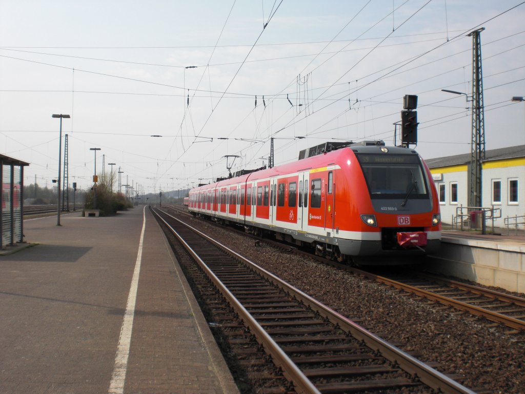 Am 7.4.2009 fährt 422 003 als S9 nach Haltern am See in Ihren Zielbahnhof ein.