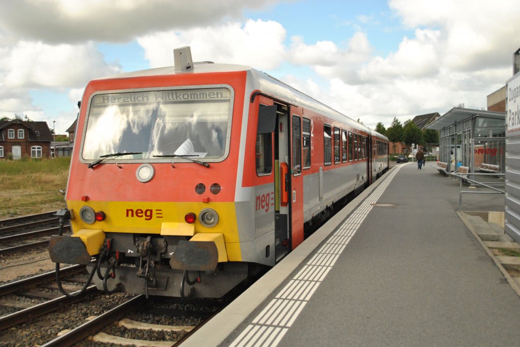 Ein VT628 der NEG steht am 24.7.2010 in Niebll zur Abfahrt bereit.