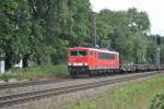 Am 18.7.2011 zieht 155 238-9 einen Güterzug durch Ratingen-Lintorf.