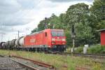 Am 18.7.2011 zieht 185 159-1 einen Güterzug durch Ratingen-Lintorf.
