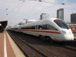 Am 26.4.2009 steht 411 061-5 als ICE 2800 nach Hamburg-Altona im Dortmunder Hbf.