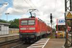 Am 24.7.2010 schiebt 112 147-4 den RE nach Kiel Hbf aus Elmshorn.